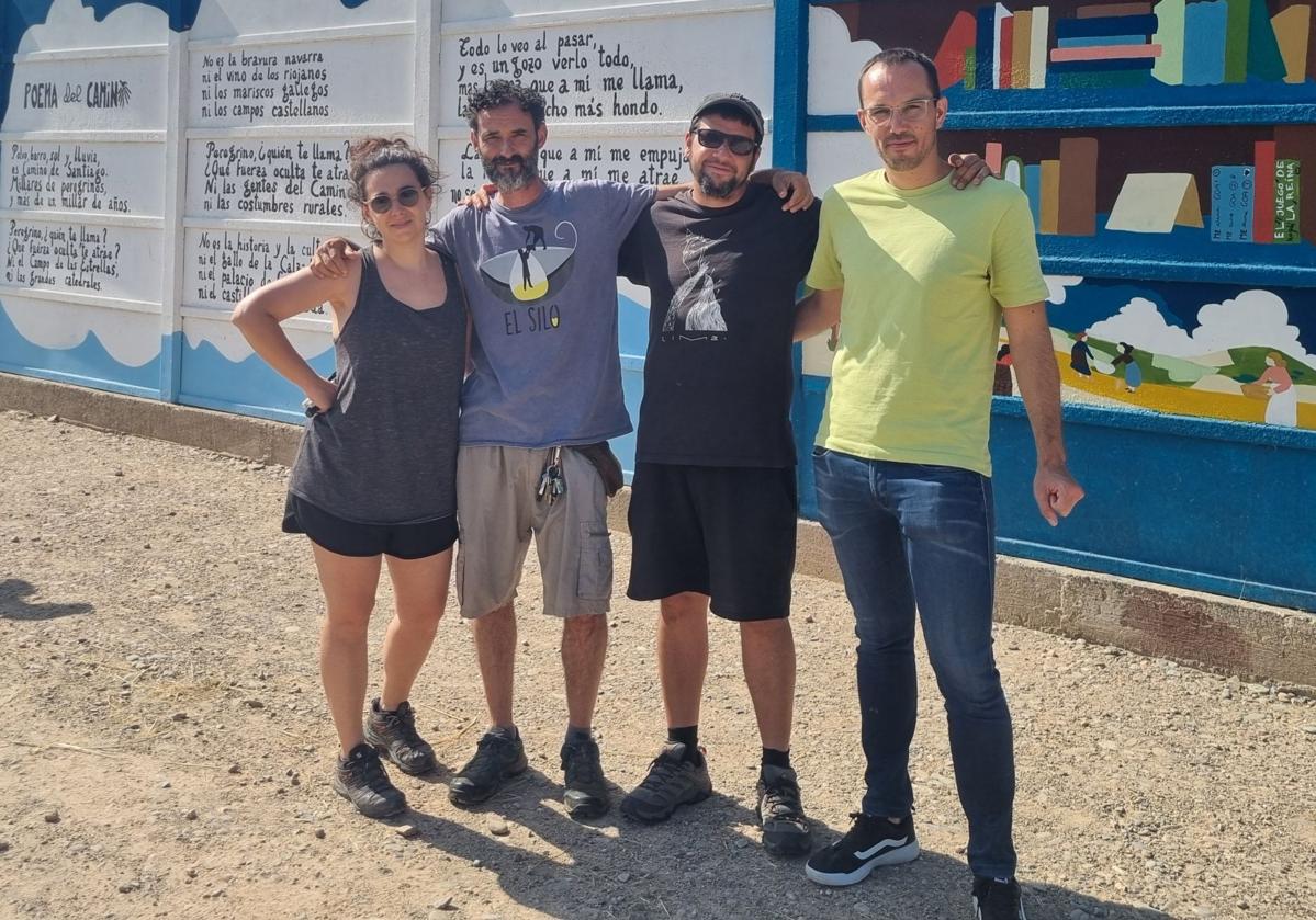 Imagen principal - Nájera recibe a los peregrinos con el mural 'La Biblioteca del Camino'