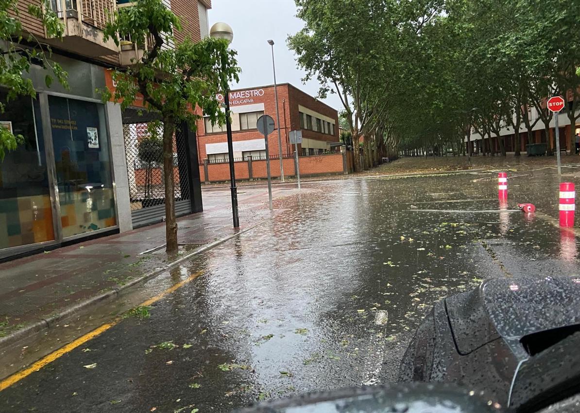 Imagen secundaria 1 - Las tormentas azotan a La Rioja con acumulaciones de hasta 13 litros en pocos minutos en Moncalvillo