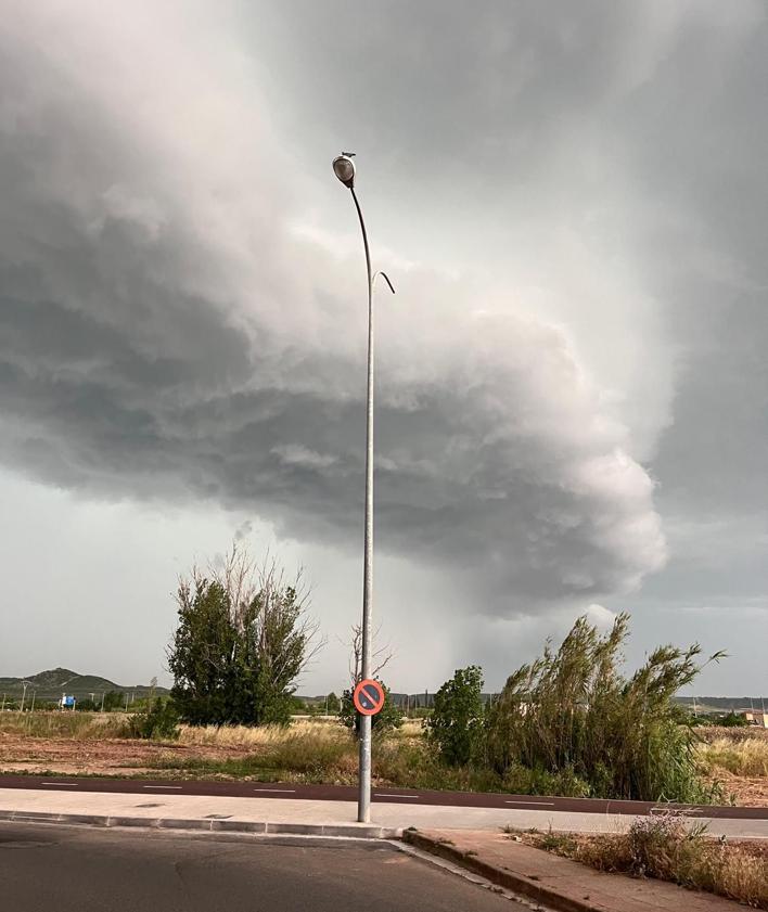 Imagen secundaria 2 - Las tormentas azotan a La Rioja con acumulaciones de hasta 13 litros en pocos minutos en Moncalvillo