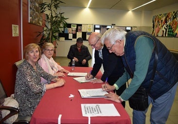 Los mayores se mueven para que el centro de participación abra los domingos en verano