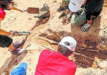 La excavación en La Clínica se centra en una necrópolis medieval con 33 cuerpos