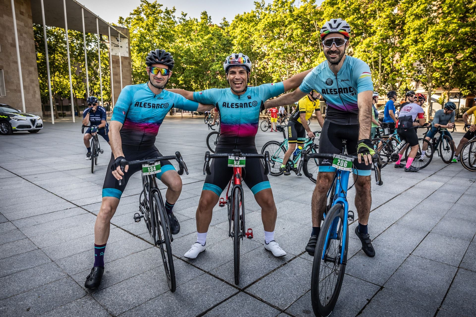 El cicloturismo le planta cara al calor