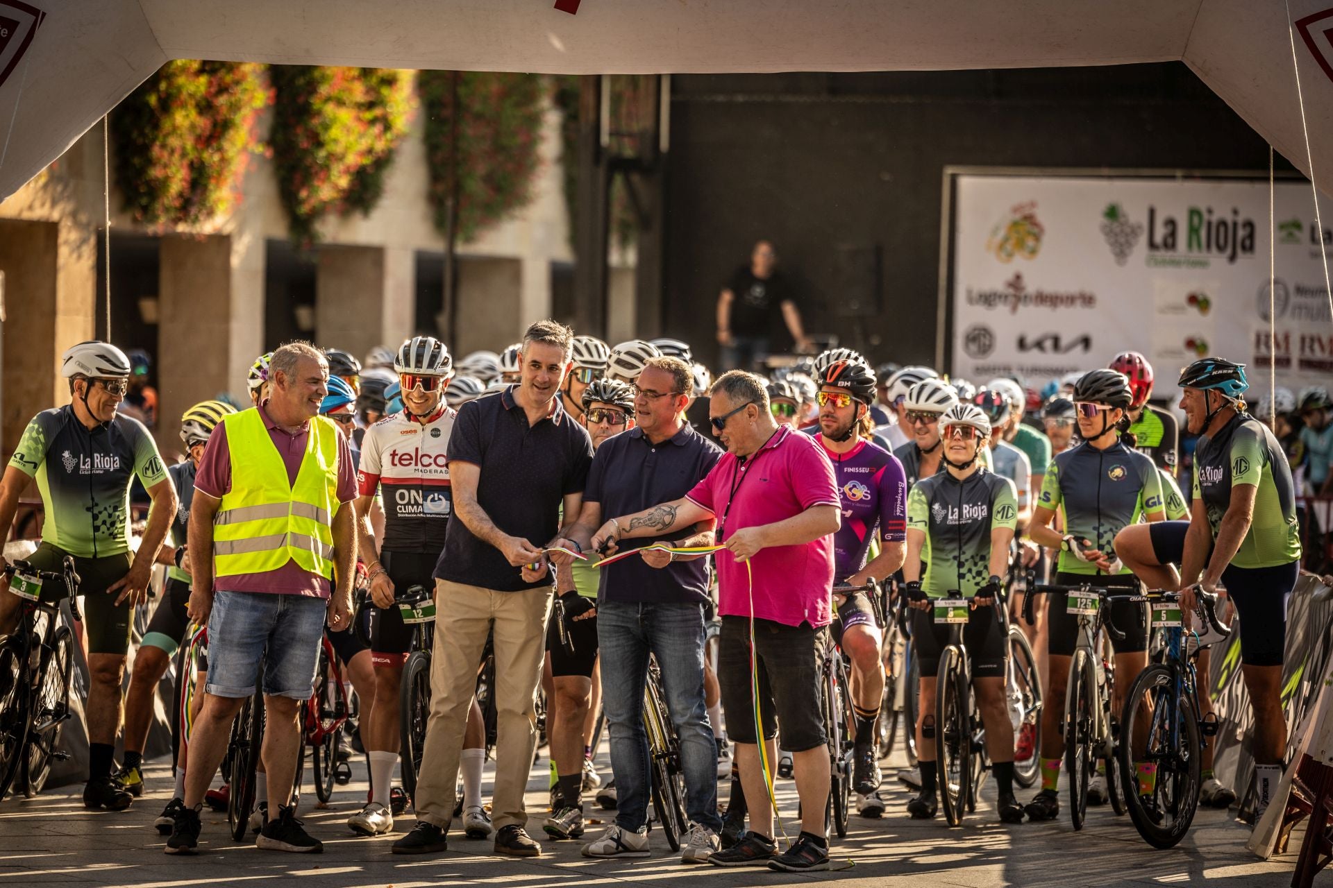 El cicloturismo le planta cara al calor