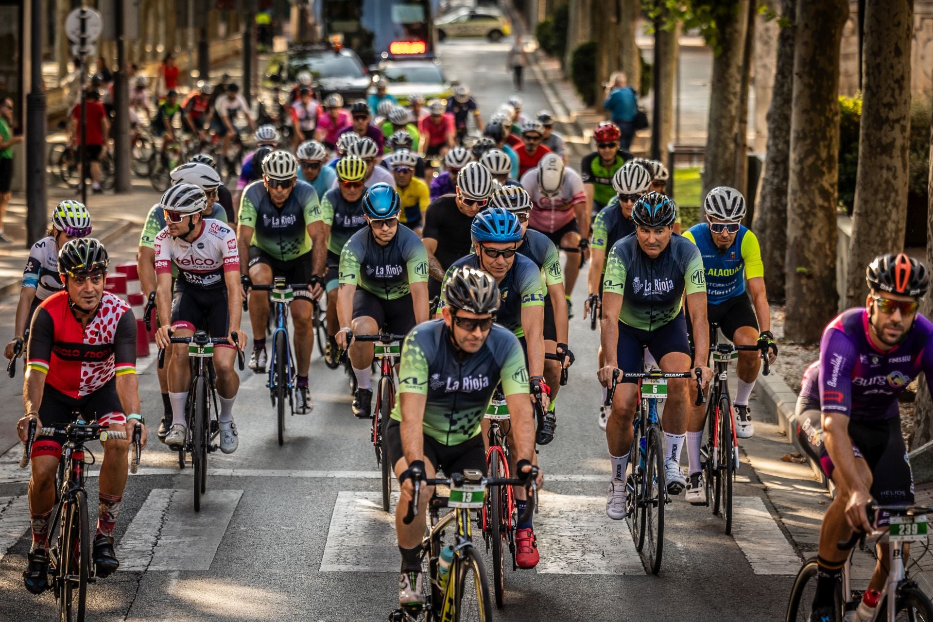 El cicloturismo le planta cara al calor
