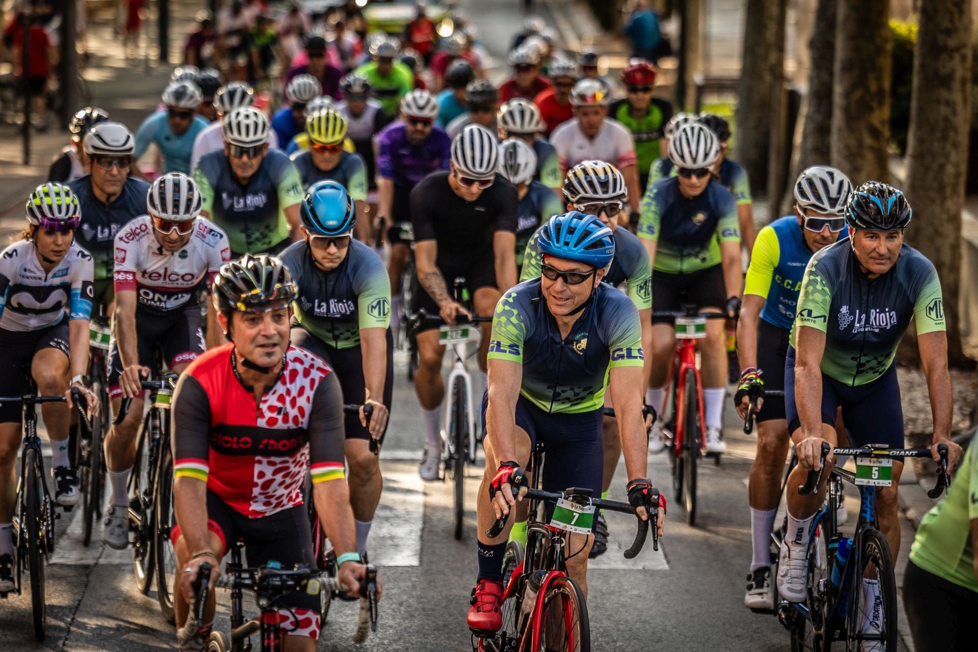 El cicloturismo le planta cara al calor