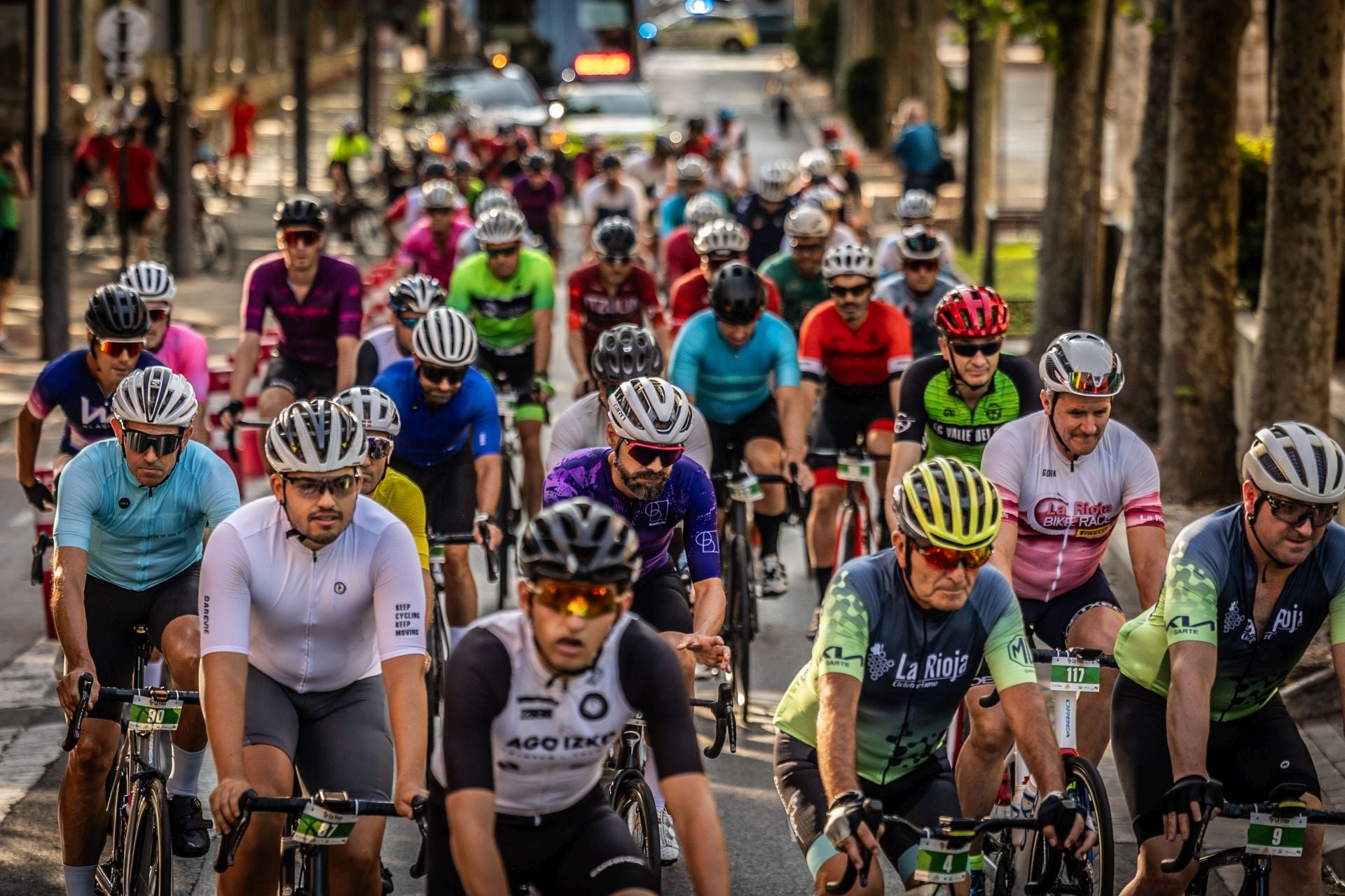 El cicloturismo le planta cara al calor
