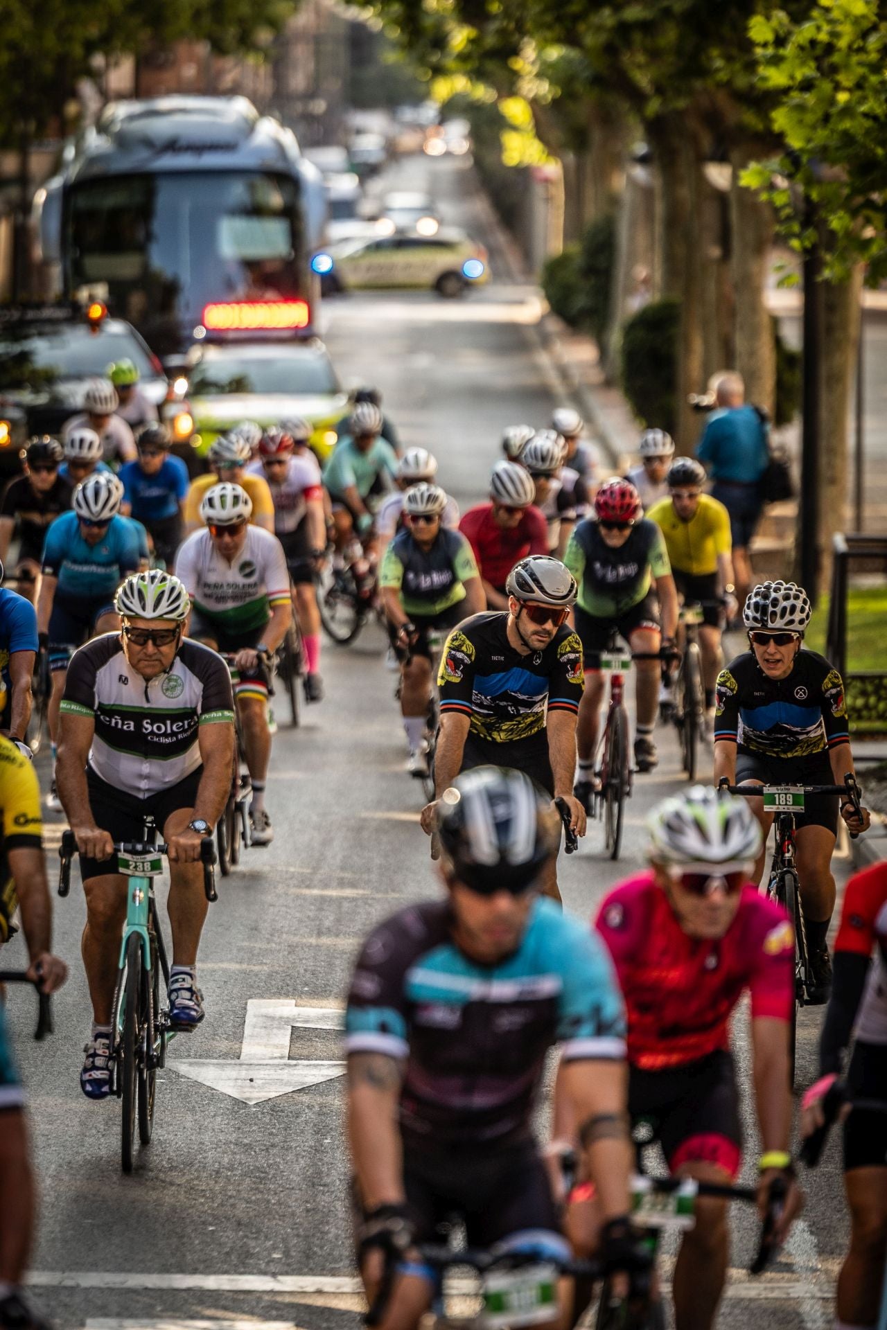 El cicloturismo le planta cara al calor