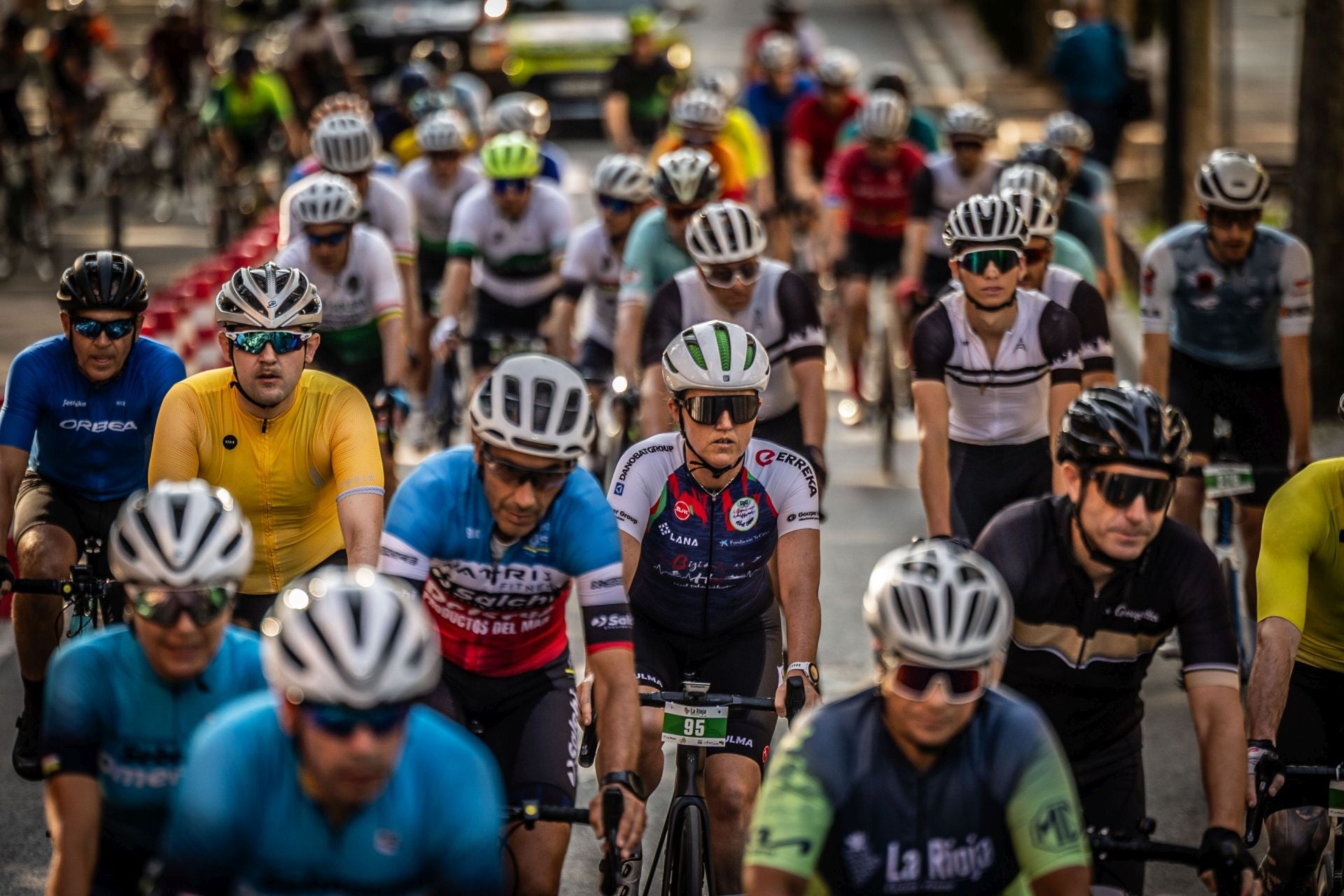 El cicloturismo le planta cara al calor