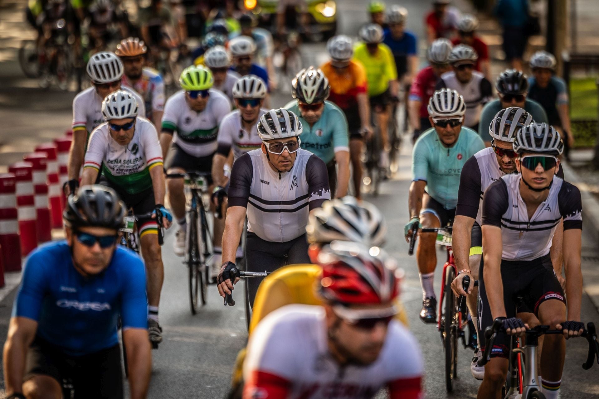 El cicloturismo le planta cara al calor