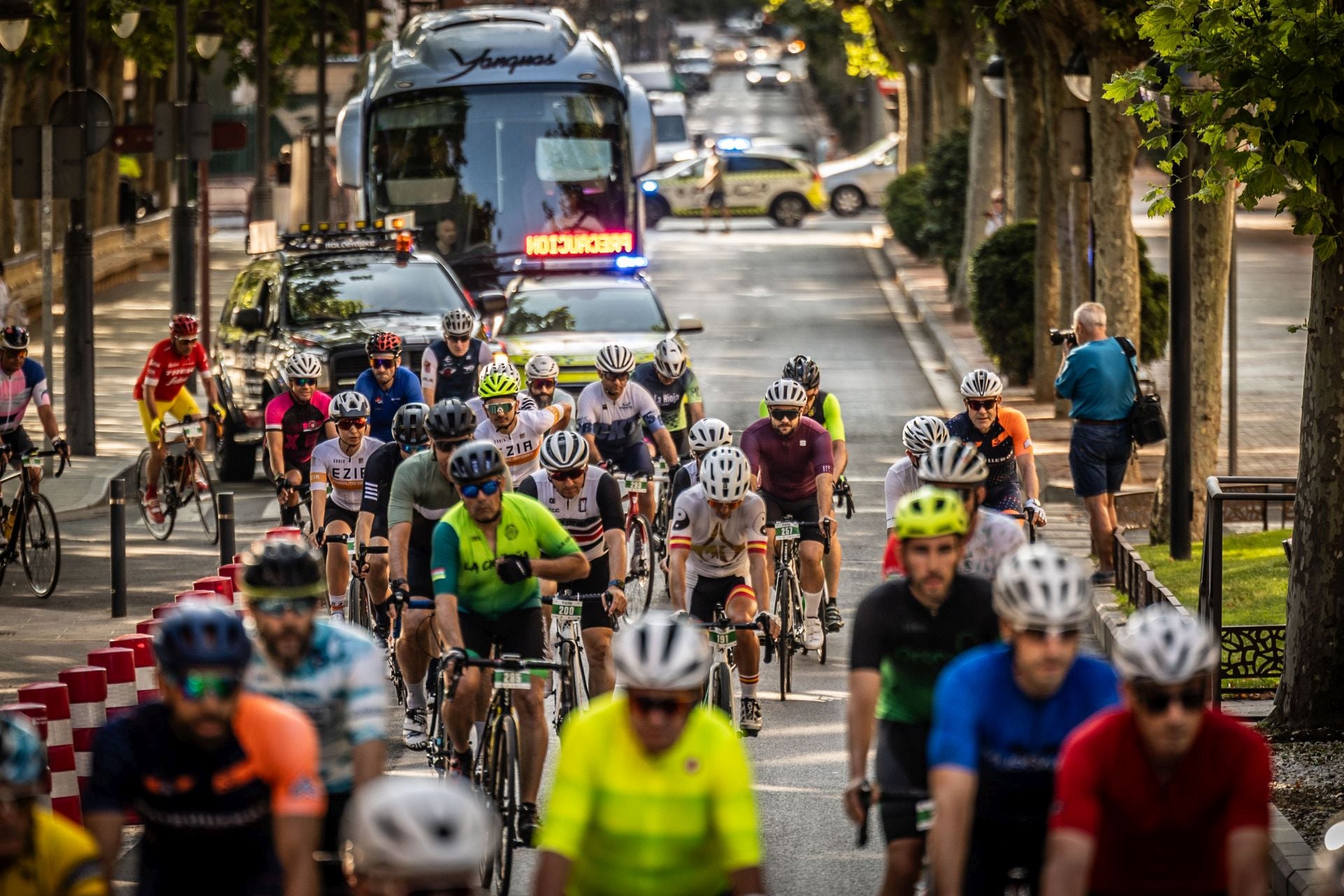 El cicloturismo le planta cara al calor