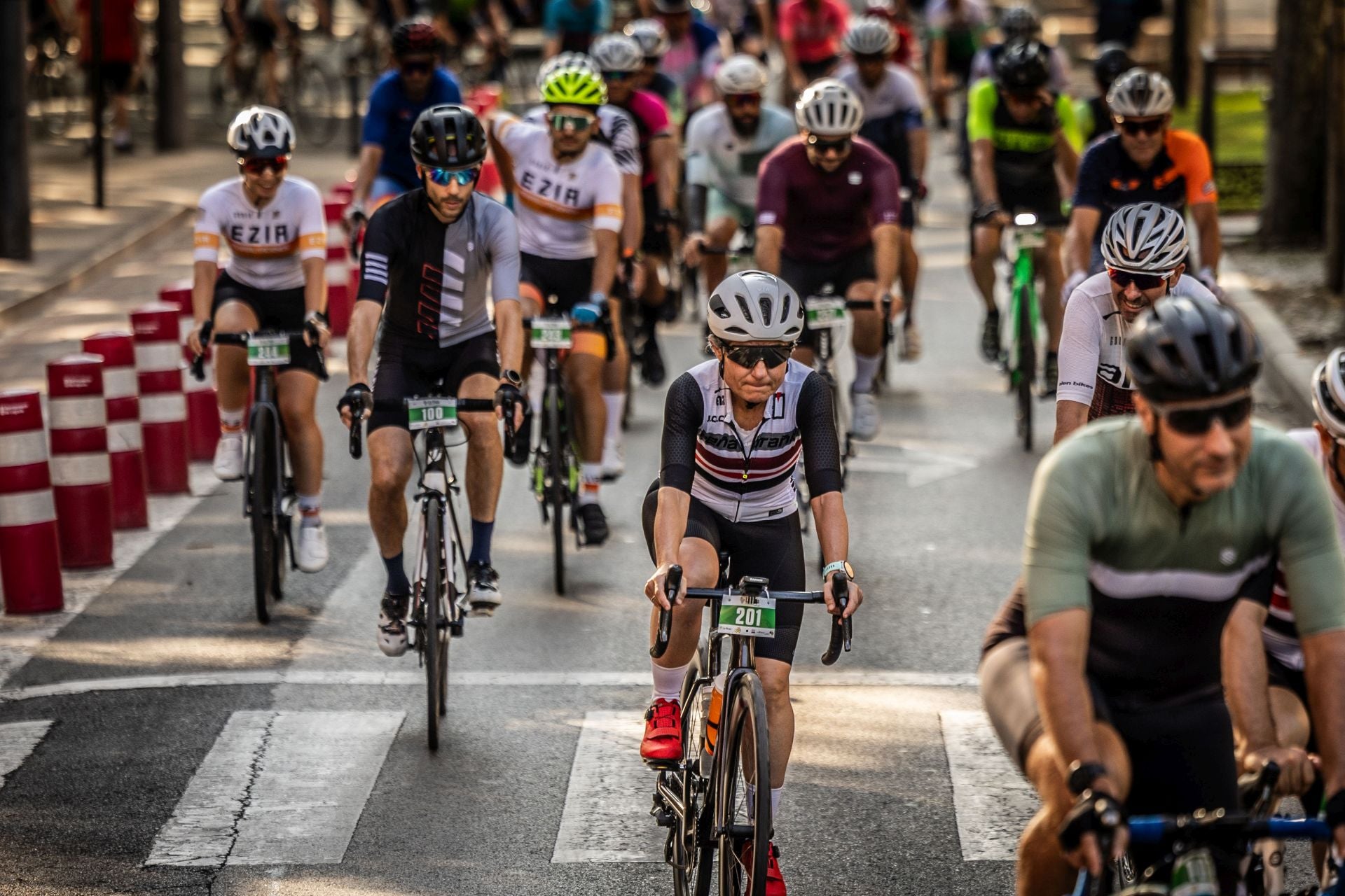 El cicloturismo le planta cara al calor