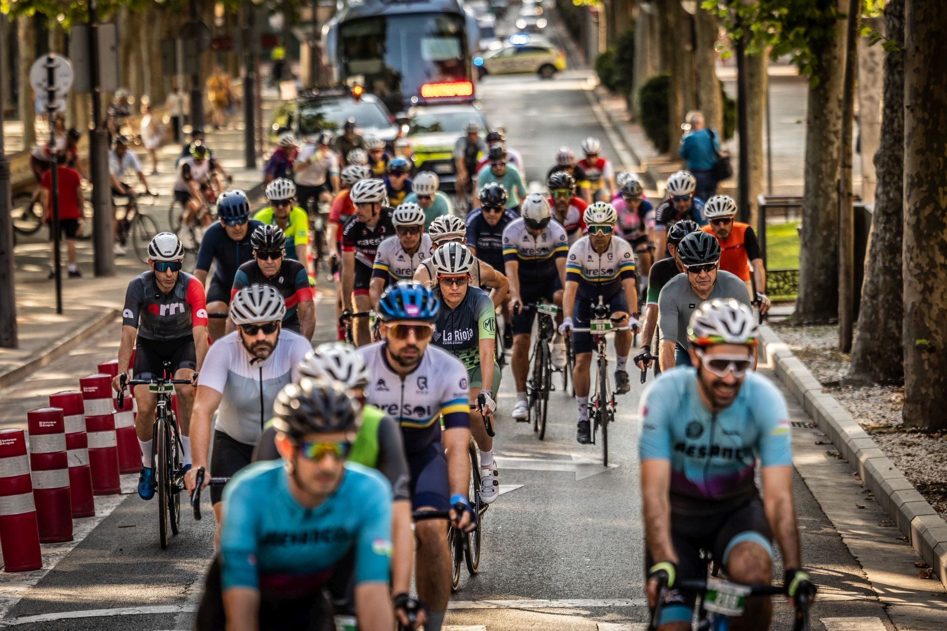 El cicloturismo le planta cara al calor