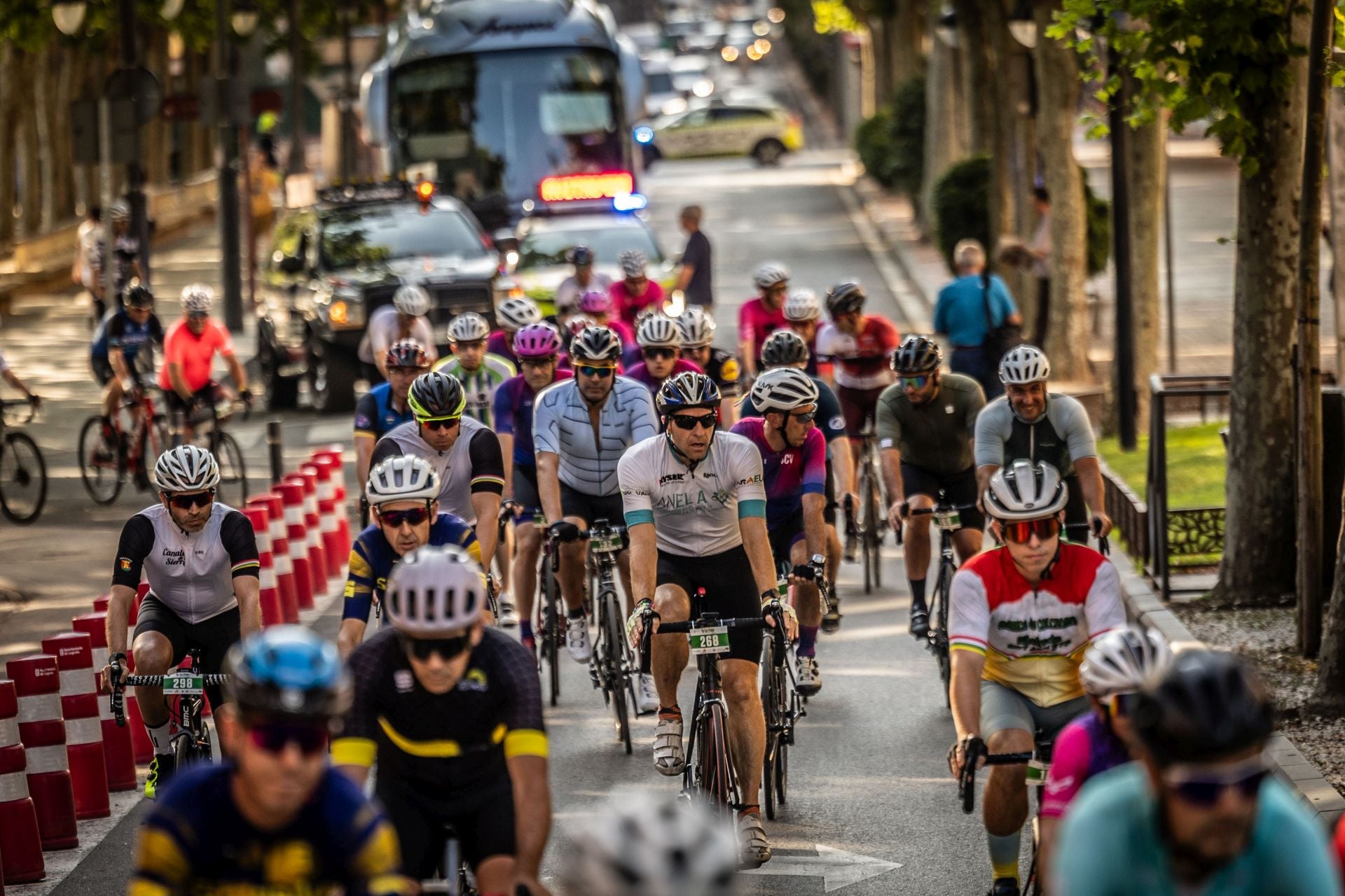 El cicloturismo le planta cara al calor