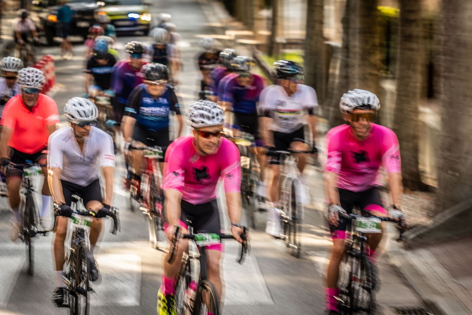 El cicloturismo le planta cara al calor