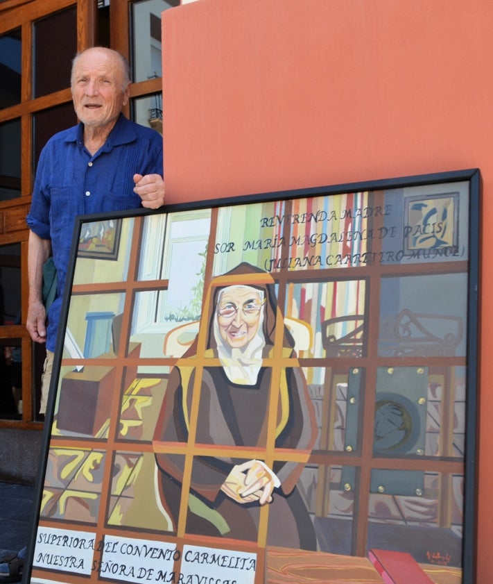 Imagen secundaria 2 - Deliberación del jurado; público en el encuentro de ayer con Antonio López y el pintor, con el cuadro ganador.
