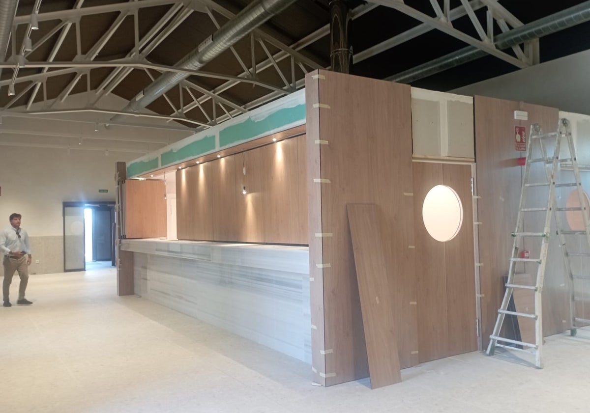 Imagen principal - Cafetería, sala de usos múltiples y punto de recarga.