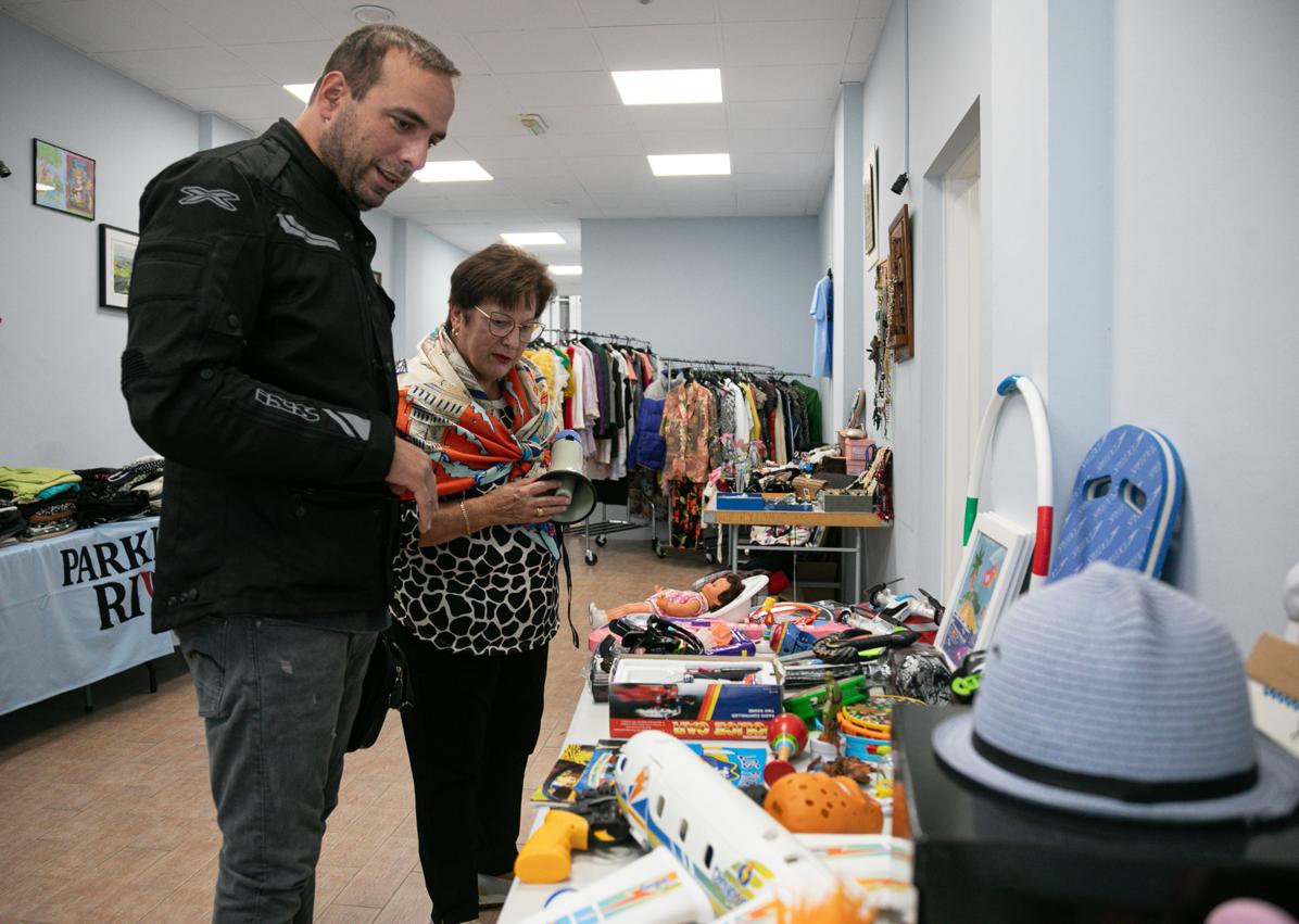 Imagen secundaria 1 - Párkinson Rioja, un mercadillo solidario de esperanza