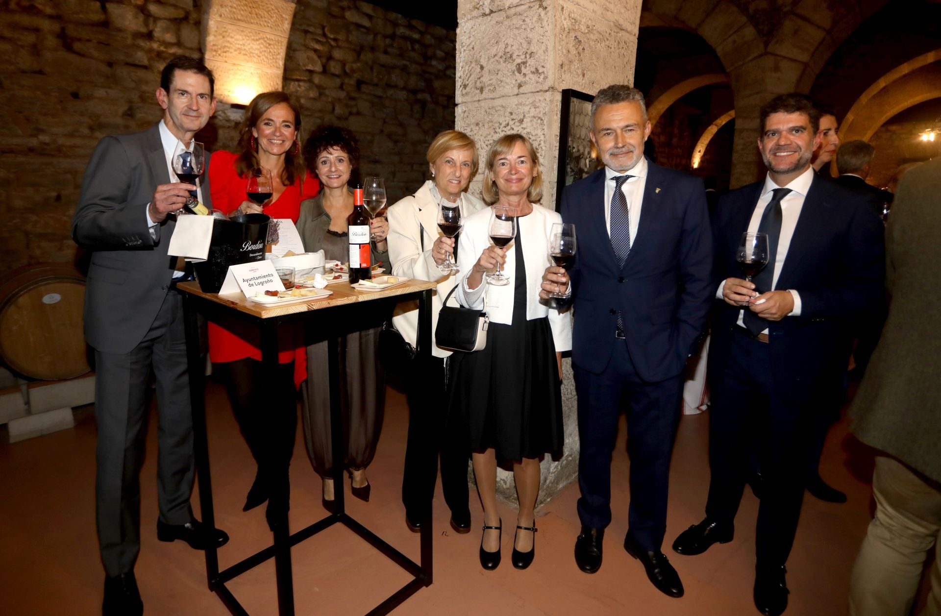 Goyo Ezama, Estrella Domínguez, Celia Sanz, Leonor González, Teresa Cobo, Conrado Escobar y Javier Doval.