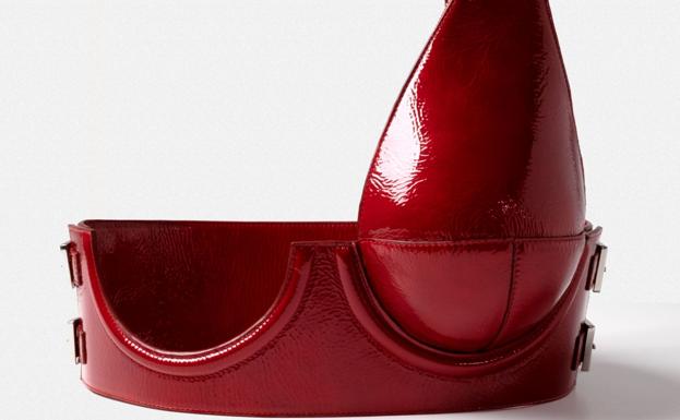 El famoso bolso de pecho de Sarah Levy se vende por 1.190 euros.