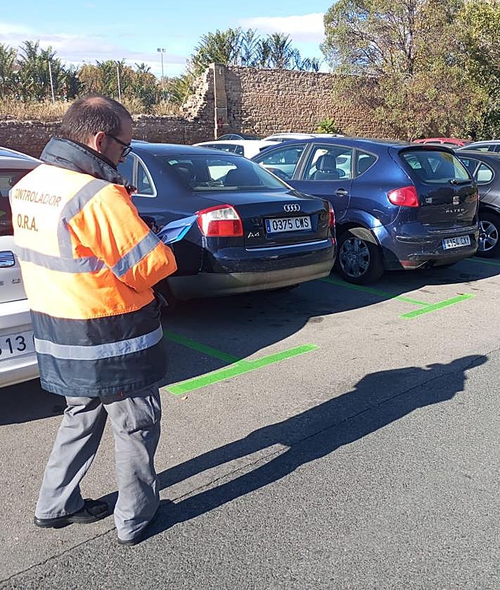Imagen secundaria 2 - El aparcamiento regulado frente a la Comandancia se traslada junto a Valbuena, que deja de ser gratuito