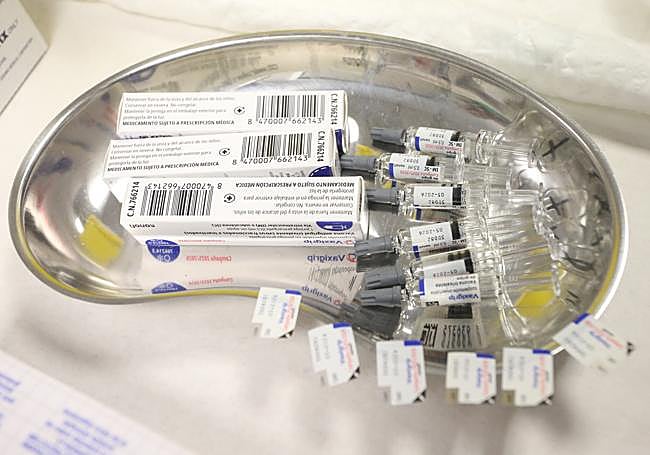 Prosigue la vacunación frente a la gripe y el covid en los colegios, centros de salud y consultorios.