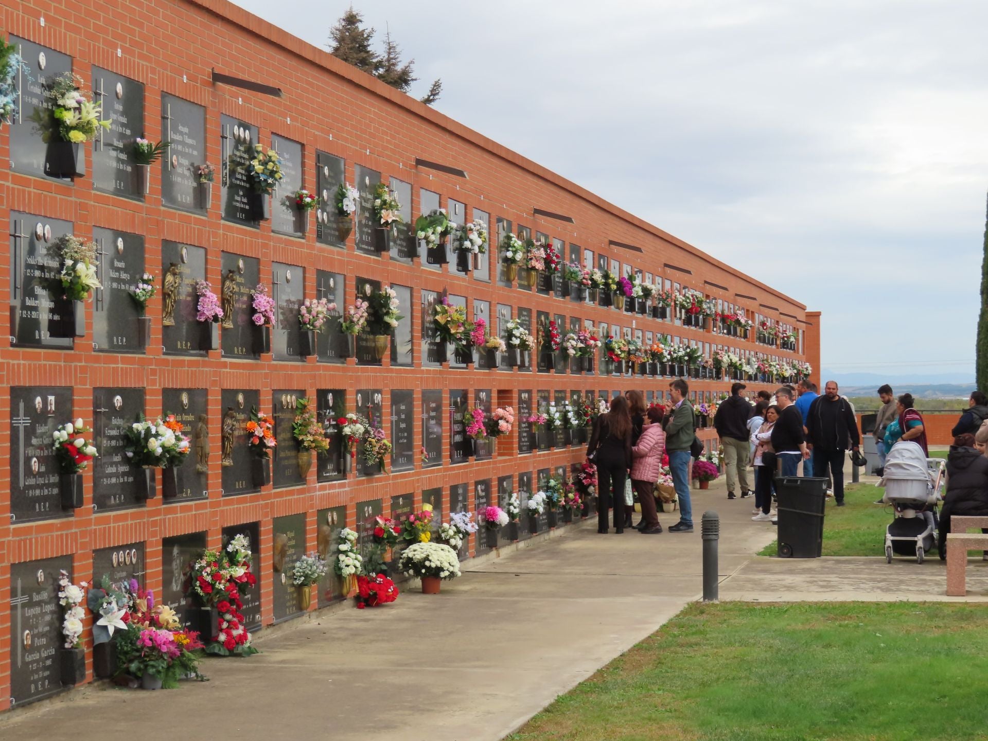 Los pueblos riojanos recuerdan a sus fallecidos