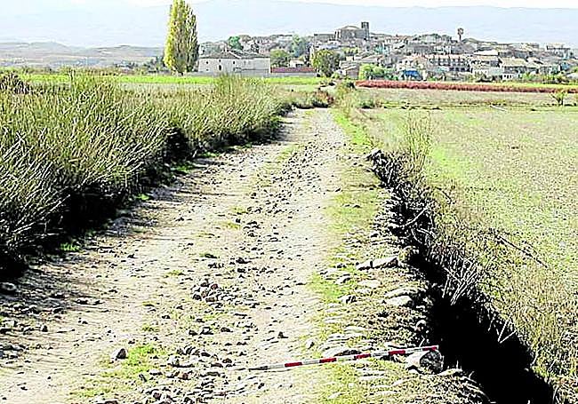 Calzada romana que daba acceso a Tricio, pueblo riojano conocido como Tritium Magallum.