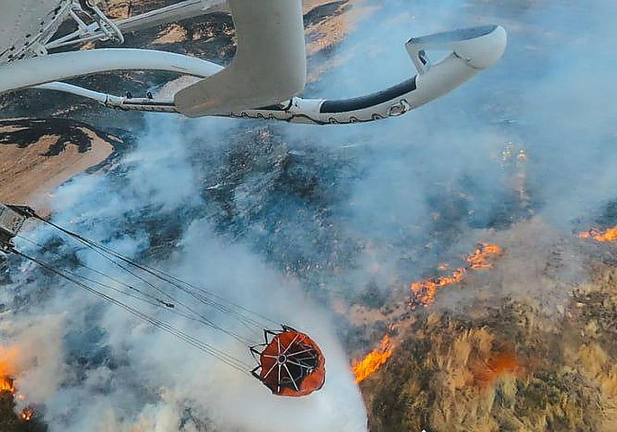 Incendio forestal entre Murillo y Ventas blancas que ha afectado a varias hectáreas de pastizal alto y matorral.