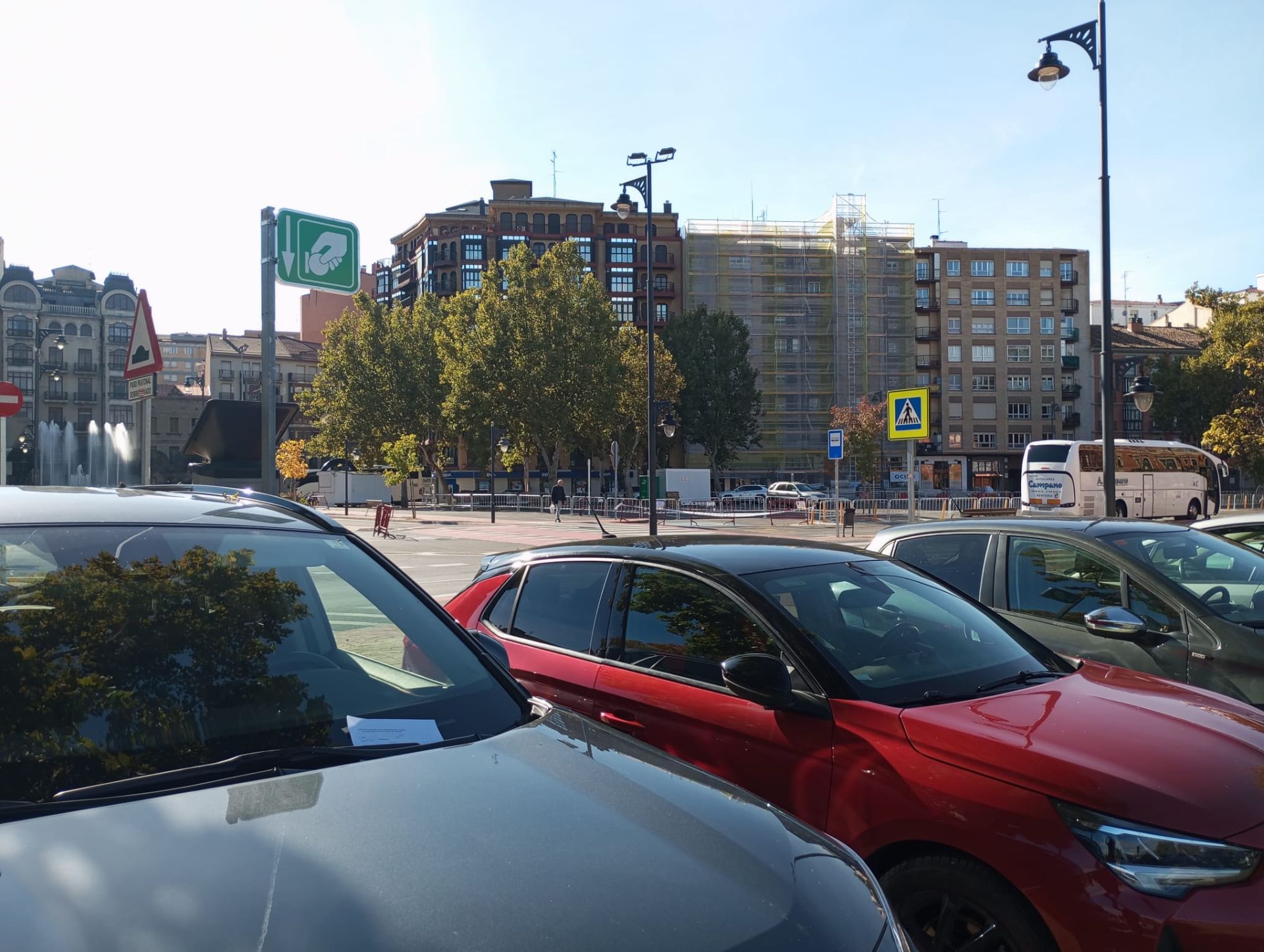 Imagen secundaria 1 - El aparcamiento regulado frente a la Comandancia se traslada junto a Valbuena, que deja de ser gratuito